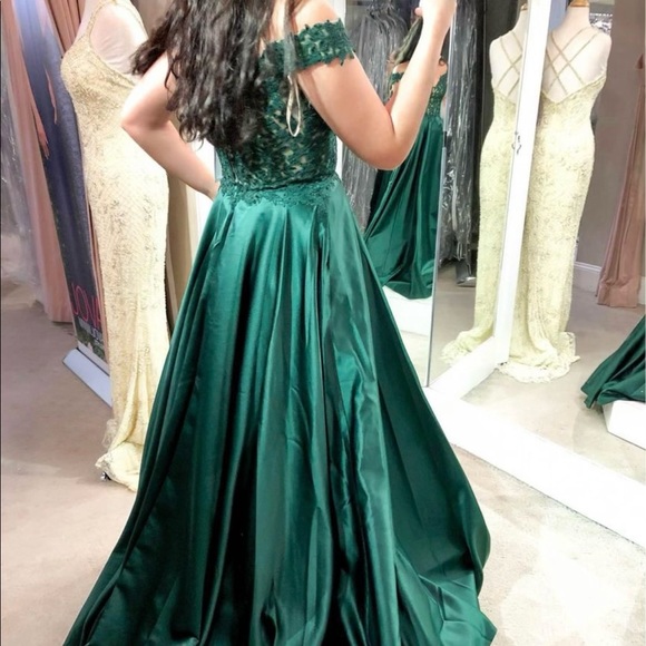 FAVIANA Style 10422- Emerald Green Off-Shoulder Dress (NEW W TAG +FREE SHIPPING) - Picture 4 of 8